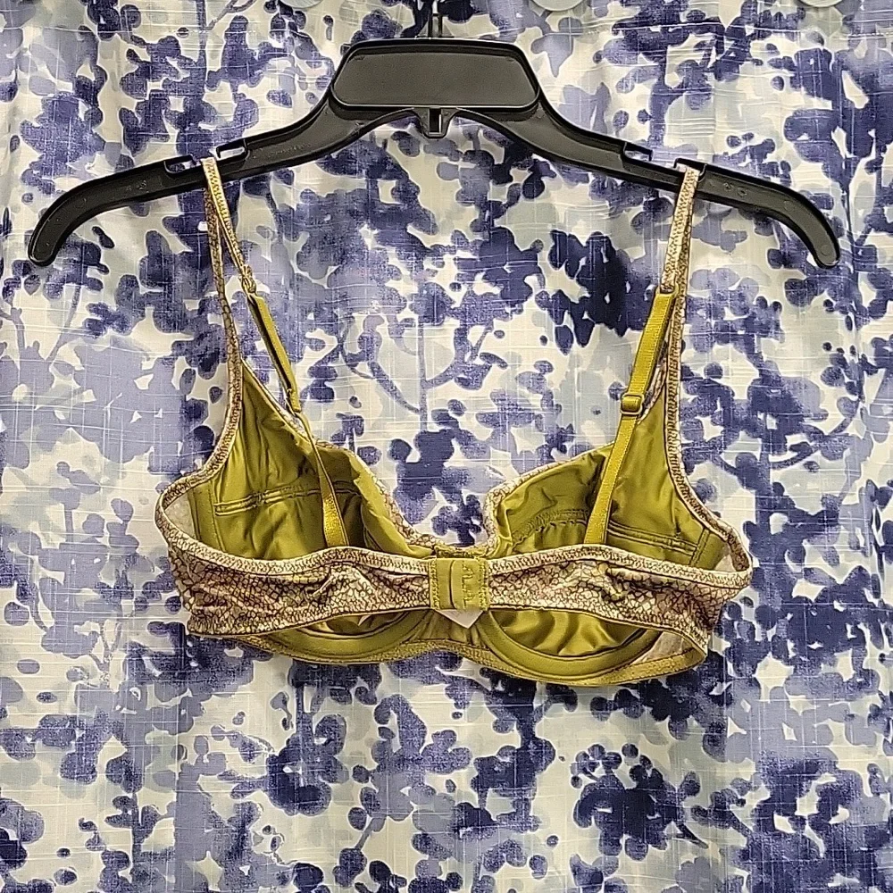 Victoria's Secret 36B Underwire Green Snakeskin Bra - Picture 3 of 6